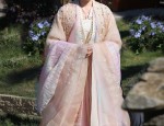 How to Make a Miniature Horseface Skirt Work for a Slim Look:Tips for Petite Girls