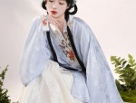 Wang Jiayes Tangzhuang Fashion:Exploring the Charm of Traditional Chinese Attire
