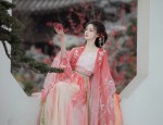 Embracing the Summer:The Anticipation of a Cheongsam-Clad Lady