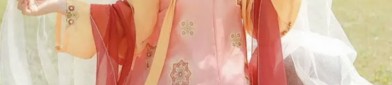 Wang Xiaoyans Silk Cheongsam:A Glimpse into the Splendor of Traditional Chinese Fashion