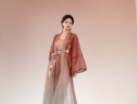Yáo Mèi Encounters a Divine Deer in Traditional Hanfu Fashion Embracing the Large Size Beauty