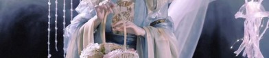 Chinese Cheongsam as a Toast-Wearing for Autumn Winter:A Blend of Tradition and Modernity