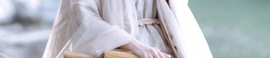 The Splendor of Cheongsam and Fur Shawl:A Blend of Traditional Elegance and Modern Luxury
