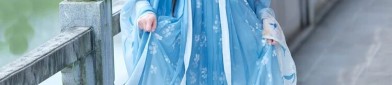 The Red-Shirted Skirt with Horse-Tail Design:A Cultural Journey Through Traditional Chinese Fashion