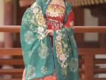 The Enchanting Charm of Xiangyun Silk Cotton Cheongsam