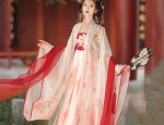 Tall and Elegant:The Summer of Extended Qipao
