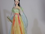 Winter Warmth in a Girls Hanfu Cape:A Guide to Styling Childrens Traditional Chinese Clothing