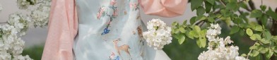 Embracing Modernity in Traditional Style:The Evolution of Modern Chinese Cheongsam