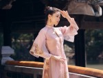 The Enchantment of Traditional Chinese童装汉服女装，一种文化与时尚的融合