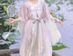 Loose-Fit New Chinese Cheongsam:Embracing Modern Comfort with Traditional Elegance