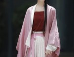 The Enchantment of Traditional Chinese童装汉服女装，一种独特的文化体验