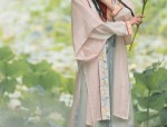 The Splendor of Tang-Era Hanfu:The披上袄 as a Symbol of Cultural Heritage