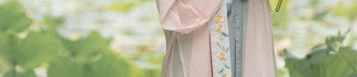 Plus Size Fashion:Embracing the Beauty of a 200-Pound Curvier in a Cheongsam