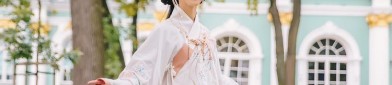 Golden Hanfu:A Glimpse into the Splendid World of Traditional Chinese Clothing
