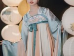 The Enchantment of Dance and Cheongsam:A Cultural Fusion