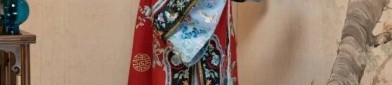 Commuting in a New Light:The Rise of Hanfu,a Modern Blend of Traditional Chinese Elegance