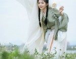 The Elegance of Cheongsam with an Overcoat of a Cape:A Cultural Exploration