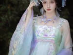 The Enchantment of Green Embroidery:A Horseface Skirts Ecological Splendor