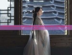 Little Girl in a Horseface Skirt:The Charm of Traditional Chinese Dress