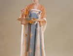 Bluedress:The Modernized Qipao and Its Youthful Embrace