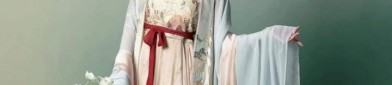 Children in Black and White Cheongsam:A Cultural Blend