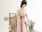 The Revival of Qipao:Embracing the Traditional Elegance Among 50-to 60-Year-Old Women