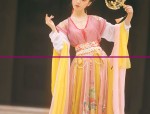 The Charm of a Petite Woman in a Medium-Length Cheongsam