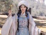 The Charm of Cheongsam:The Elegance of Medium Length Sleeves and Three Quarter Length Skirts