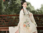 Modern Commuter Style:Reimagining Traditional Hanfu for the Youth Market