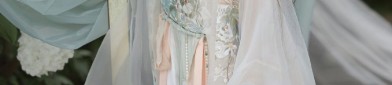 Sinuous Silhouette of Hourglass-Shaped Cheongsam