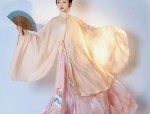Elegant Toast-worthy Cheongsam:A Look into the Traditional Womens Salutation Attire