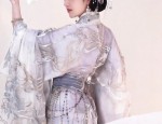 Youthful Cheongsam Style:Teenage Girls Embrace Oversized Qipao Fashion