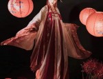 Yáo Mèi Encounters a Divine Deer in Traditional Hanfu Fashion Embracing the Large Size Beauty