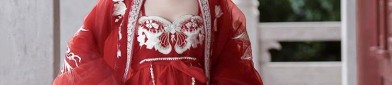 The Student in Hanfu,Blooming Like the Red Flower on the Other Side