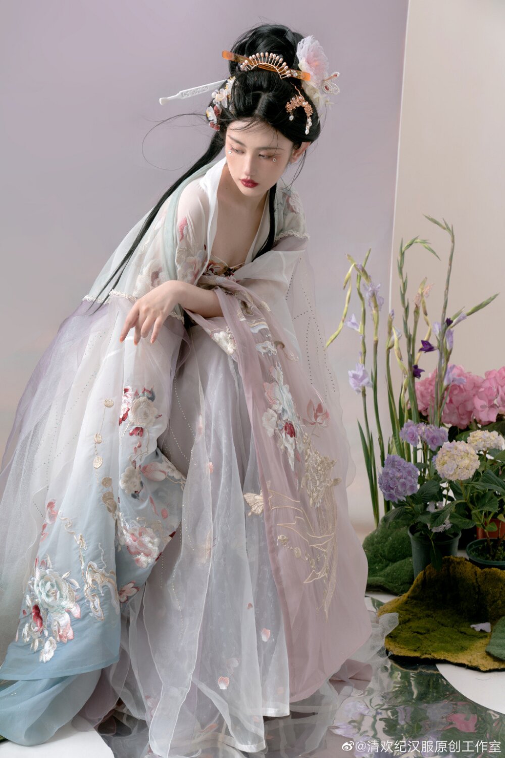 The Splendor of a 13-Year-Old Tang Dynasty Hanfu Girl The Splendor of a 13-Year-Old Tang Dynasty Hanfu Girl