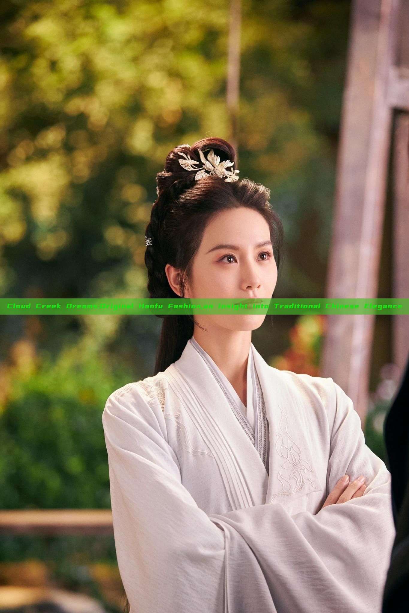 Cloud Creek Dreams:Original Hanfu Fashion,an Insight into Traditional Chinese Elegance Cloud Creek Dreams:Original Hanfu Fashion,an Insight into Traditional Chinese Elegance