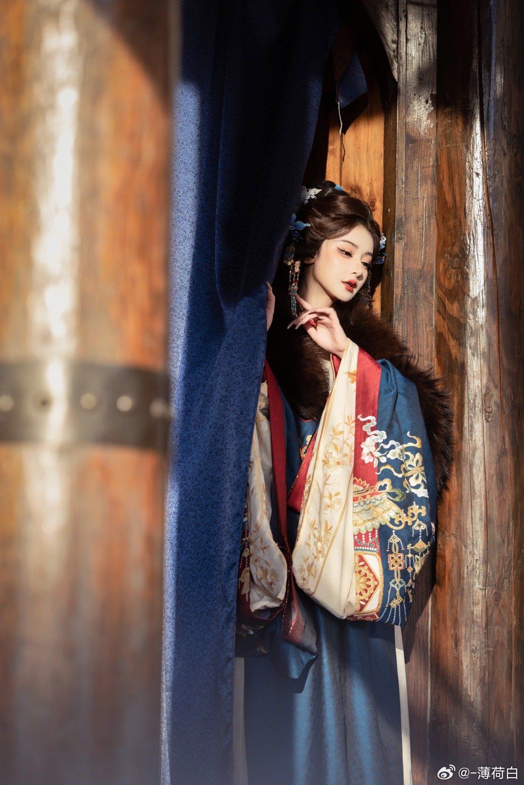 The Enigma of Dark Red Hanfu:The Essence of Traditional Chinese Elegance The Enigma of Dark Red Hanfu:The Essence of Traditional Chinese Elegance