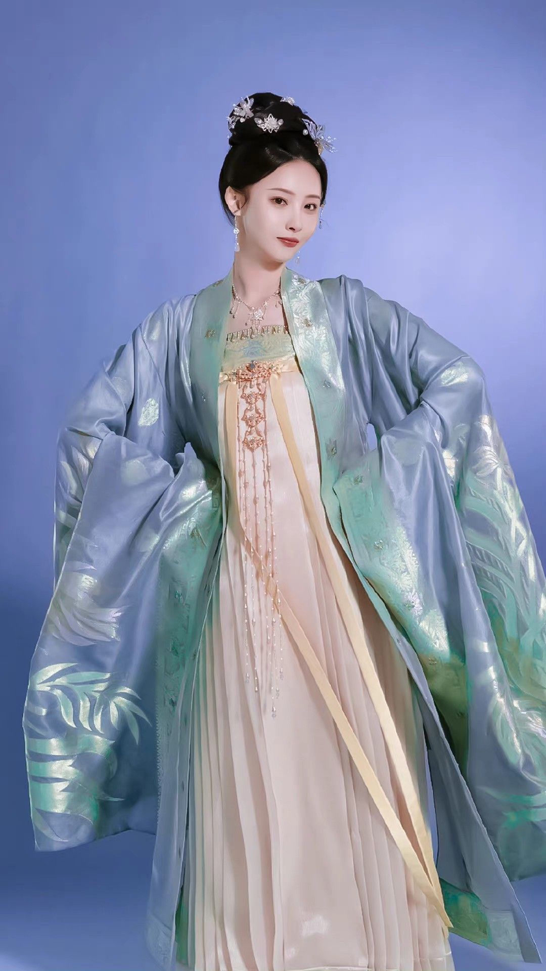 Embracing the Elegance of Cheongsam-Inspired Dress Design Embracing the Elegance of Cheongsam-Inspired Dress Design