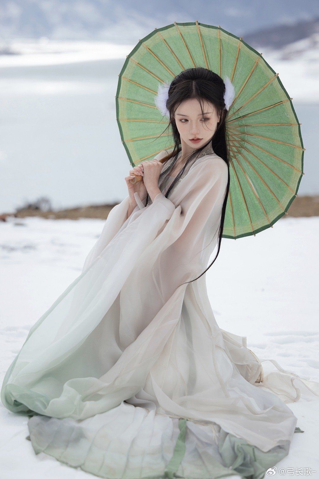 The Splendor of the Five-Star Banner in Eastern China:A Journey into the World of Hanfu Fashion The Splendor of the Five-Star Banner in Eastern China:A Journey into the World of Hanfu Fashion