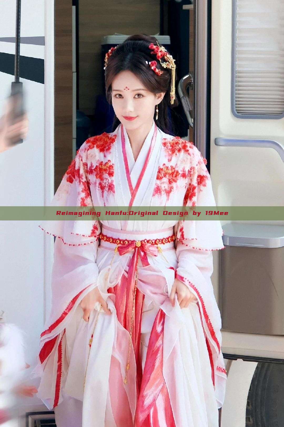Reimagining Hanfu:Original Design by 19Mee Reimagining Hanfu:Original Design by 19Mee