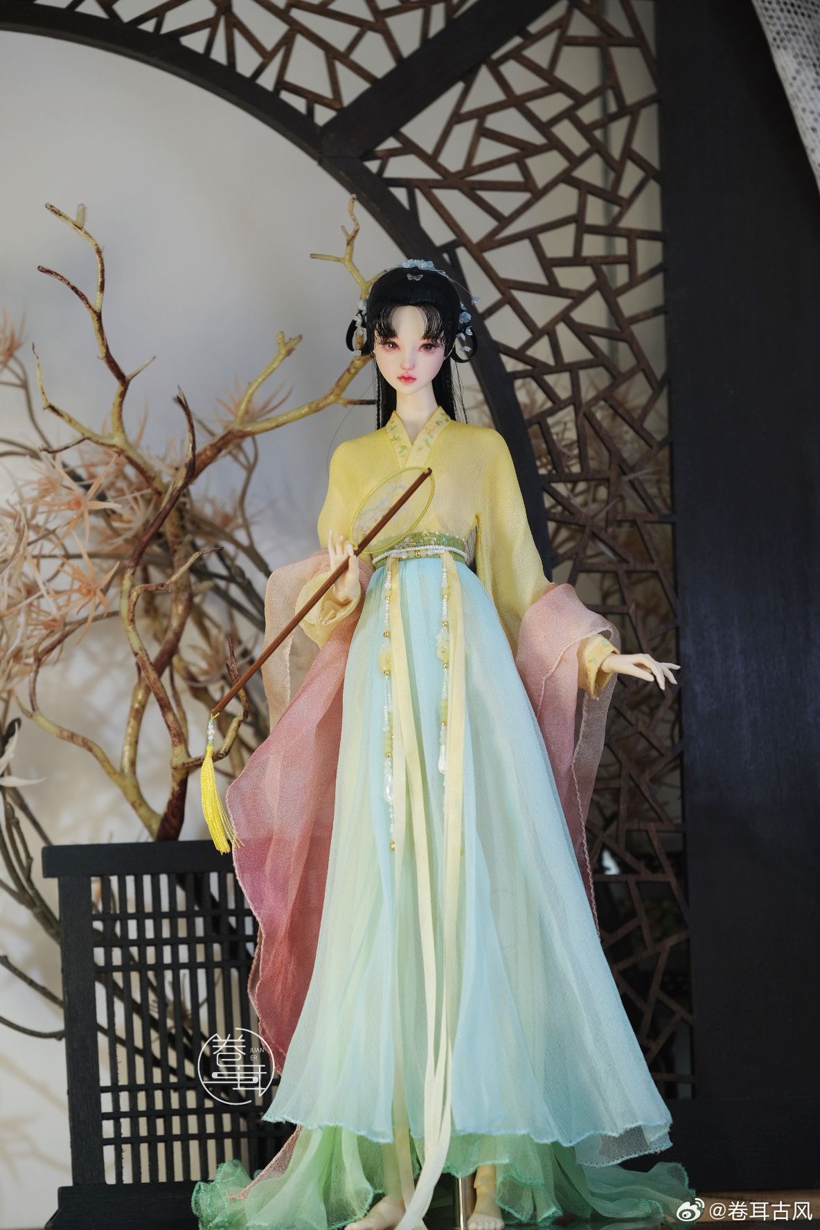 The Smile of a Concubine:A Journey into the World of Hanfu Fashion The Smile of a Concubine:A Journey into the World of Hanfu Fashion