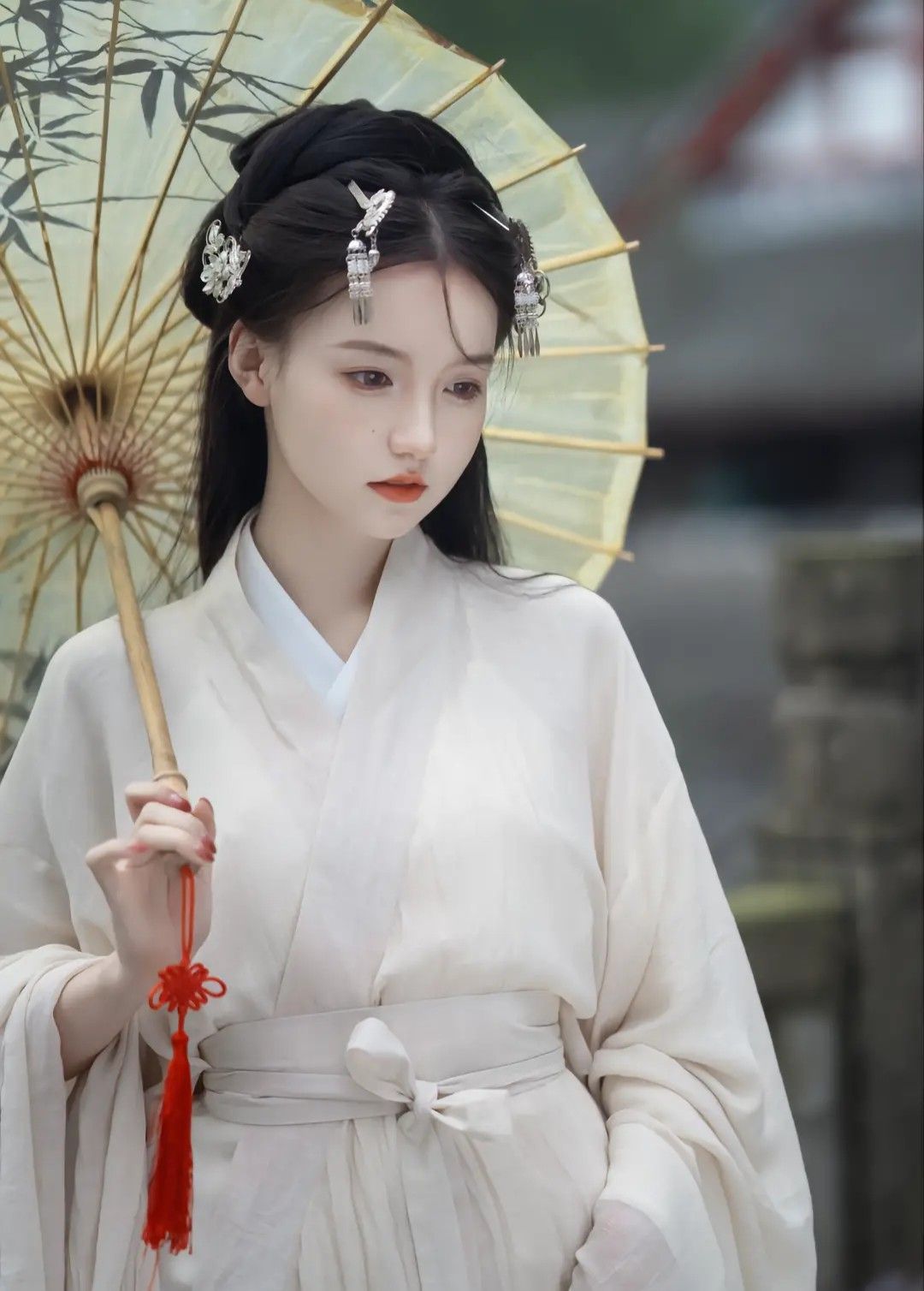 The Splendor of Tengwang Pavilion and the Revival of Hanfu Fashion The Splendor of Tengwang Pavilion and the Revival of Hanfu Fashion