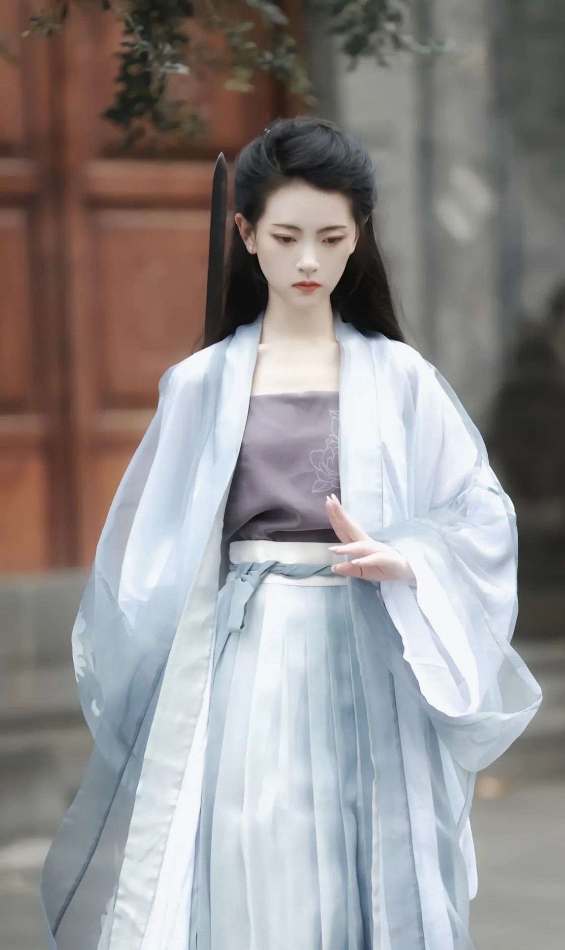 The Enchanting Beauty of Lotus-Shaped Lantern in Traditional Chinese Hanfu Fashion The Enchanting Beauty of Lotus-Shaped Lantern in Traditional Chinese Hanfu Fashion