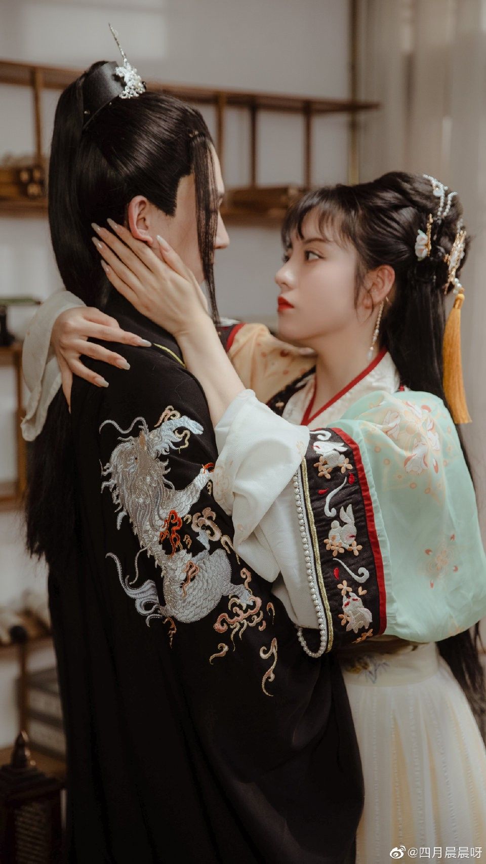 Embracing the New Sino-Chic Fashion:Mini-Sized Womens Black Horse-Face Skirt Embracing the New Sino-Chic Fashion:Mini-Sized Womens Black Horse-Face Skirt