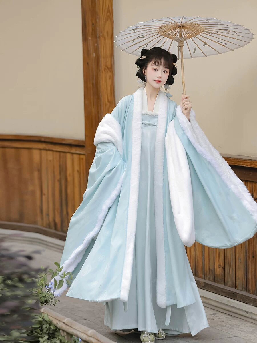 The Evolution of Sleepwear:Hanfu and Han Elements in Modern Times The Evolution of Sleepwear:Hanfu and Han Elements in Modern Times