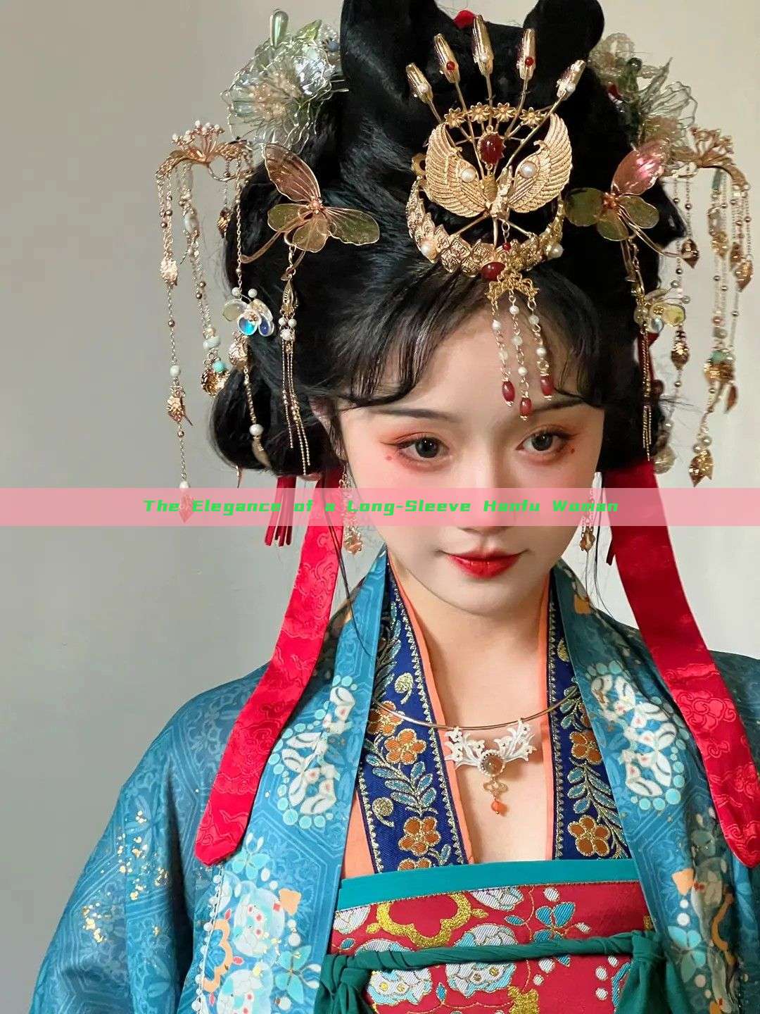 The Elegance of a Long-Sleeve Hanfu Woman The Elegance of a Long-Sleeve Hanfu Woman