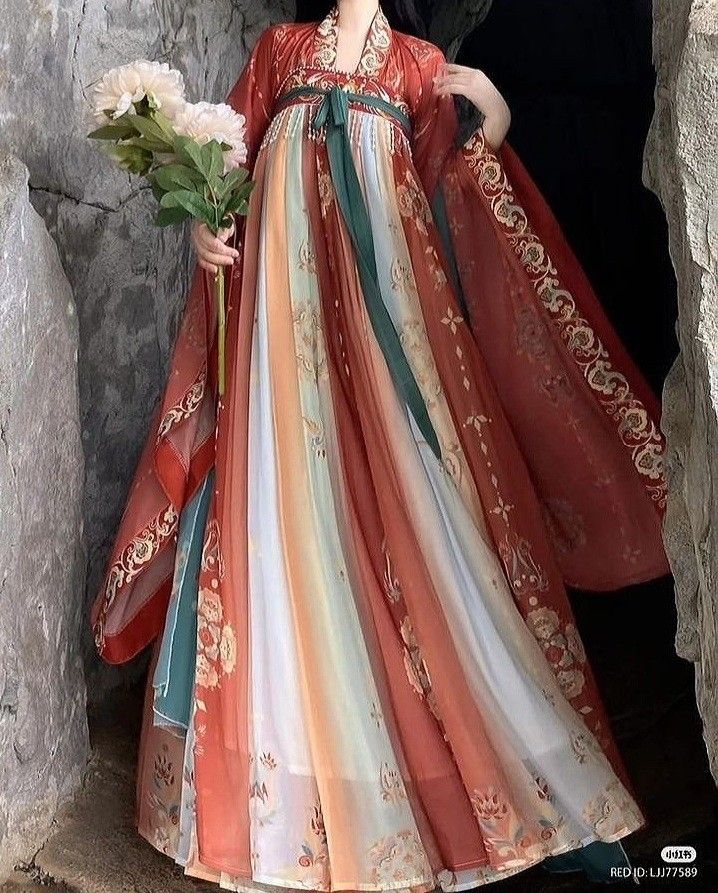 Ethereal Beauty in Ancient Hanfu:A Journey into the World of Traditional Chinese Costume Ethereal Beauty in Ancient Hanfu:A Journey into the World of Traditional Chinese Costume