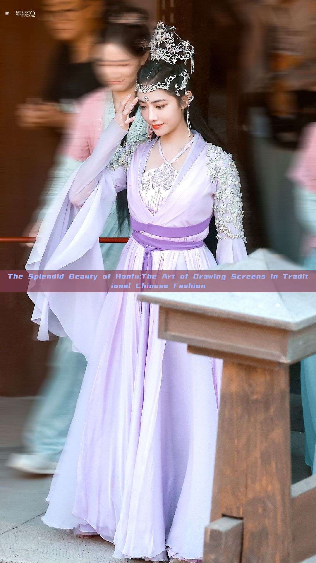 The Splendid Beauty of Hanfu:The Art of Drawing Screens in Traditional Chinese Fashion The Splendid Beauty of Hanfu:The Art of Drawing Screens in Traditional Chinese Fashion