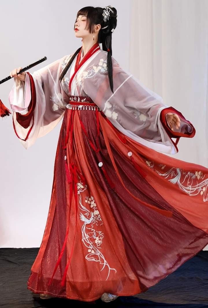 The Summer of Round-necked Robe and Traditional Chinese Hanfu Fashion The Summer of Round-necked Robe and Traditional Chinese Hanfu Fashion