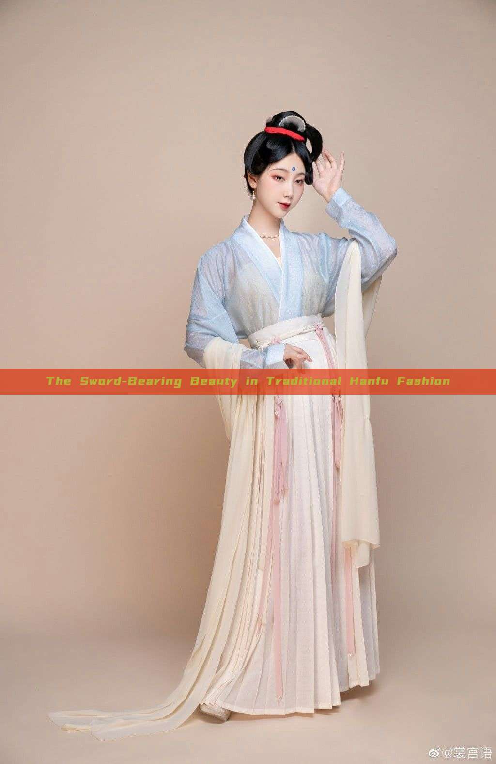 The Sword-Bearing Beauty in Traditional Hanfu Fashion The Sword-Bearing Beauty in Traditional Hanfu Fashion